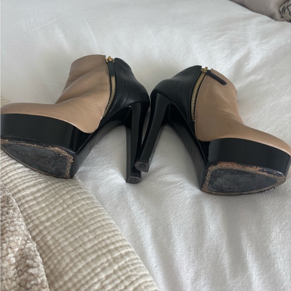 Elegant Black and Tan Platform Heels - Picture 5 of 8